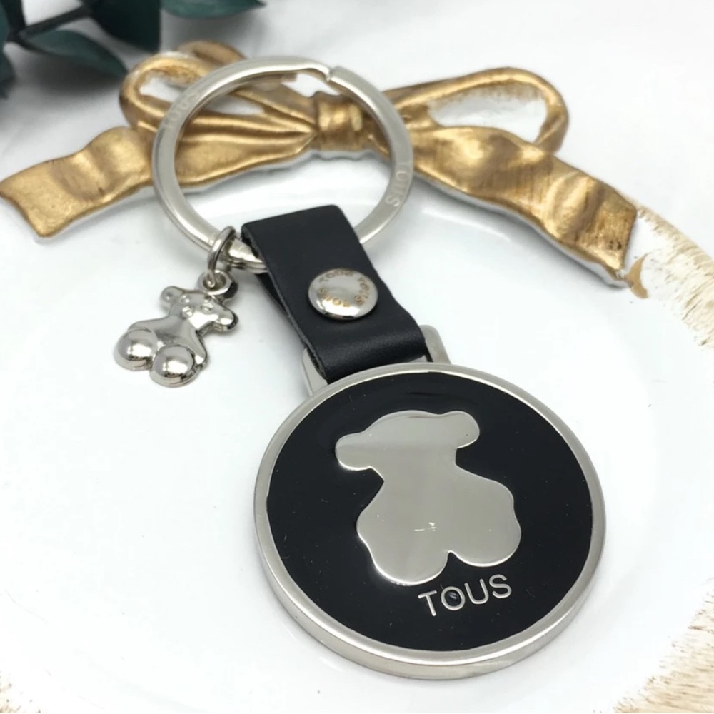 Firm price 
- Key chain Tous brilliant colors metal